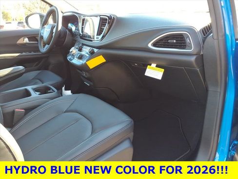 New 2026 Chrysler Pacifica Select image 10
