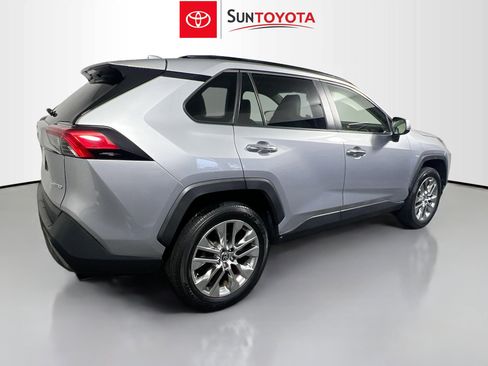 Used 2021 Toyota RAV4 Limited image 4