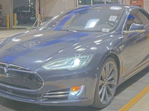 Used 2015 Tesla Model S 85 RWD image 1