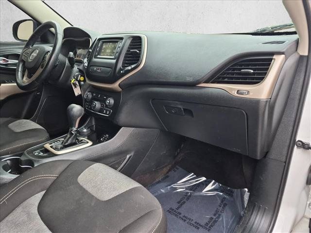 Used 2017 Jeep Cherokee Sport w/ Cold Weather Group AWD/4WD image 20