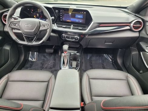 Used 2024 Chevrolet Trax RS w/ Sunroof Package FWD image 14