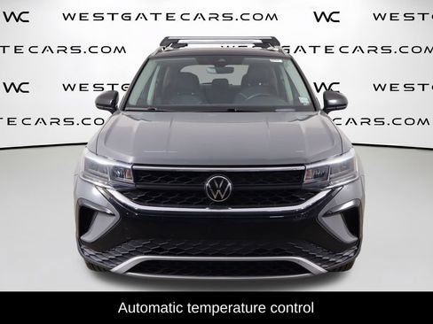 Used 2024 Volkswagen Taos SE FWD image 2