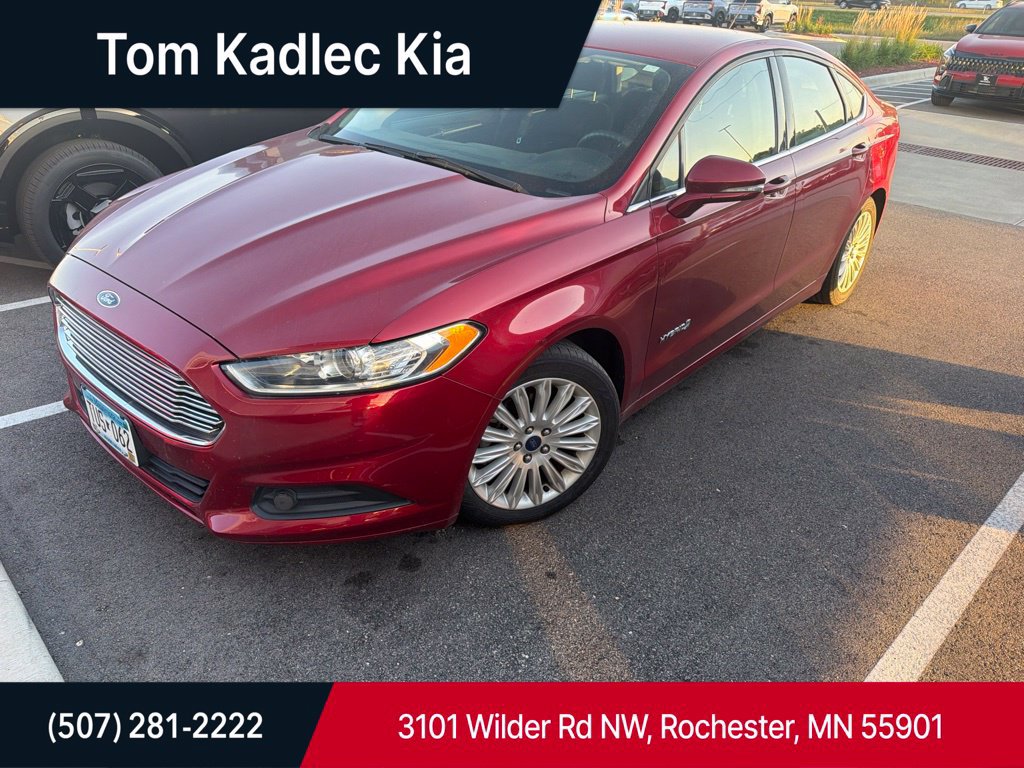 Used 2016 Ford Fusion SE FWD image 1