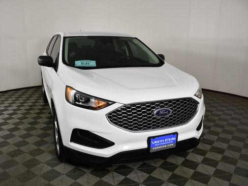 Used 2023 Ford Edge SE image 3