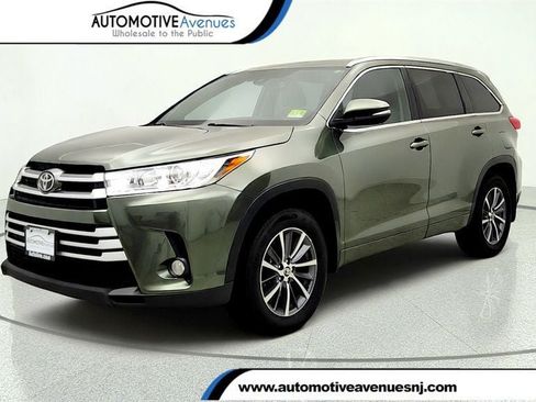 Used 2018 Toyota Highlander XLE AWD/4WD image 1