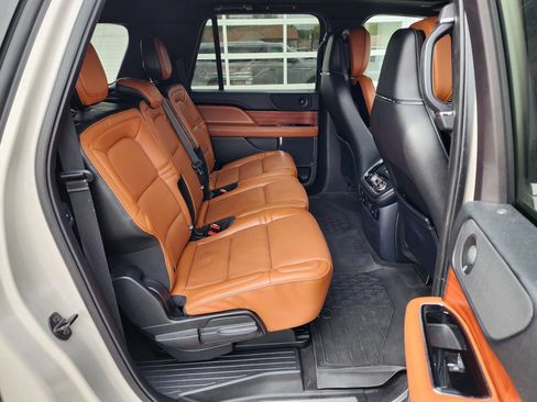 Used 2019 Lincoln Navigator L Reserve AWD/4WD image 12