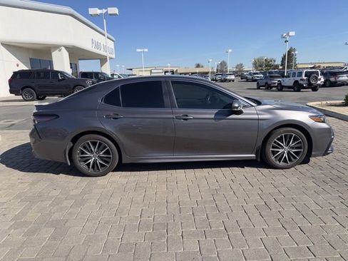 Used 2024 Toyota Camry SE image 2