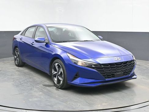 Used 2023 Hyundai Elantra SEL w/ Convenience Package FWD image 2