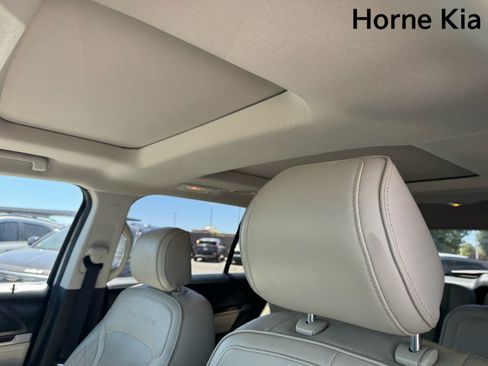 Used 2017 Ford Explorer Platinum AWD/4WD image 25