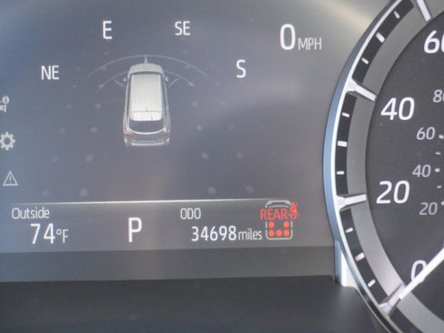 Used 2024 Toyota Highlander LE image 24