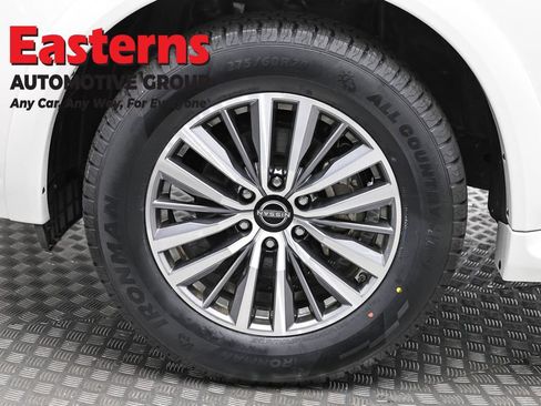 Used 2024 Nissan Armada SL w/ Captain's Chairs Package image 37