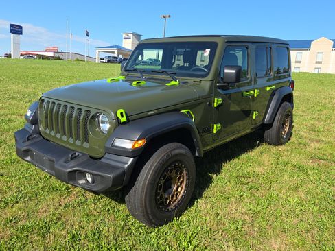 Used 2023 Jeep Wrangler Unlimited Sport w/ Sun And Sound Package AWD/4WD image 3