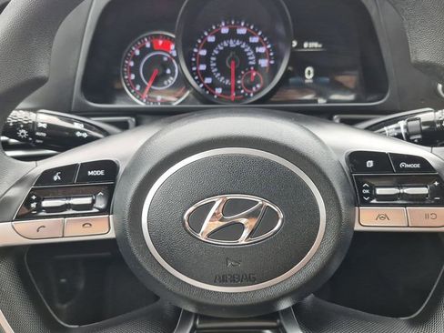 Used 2022 Hyundai Elantra SEL image 19