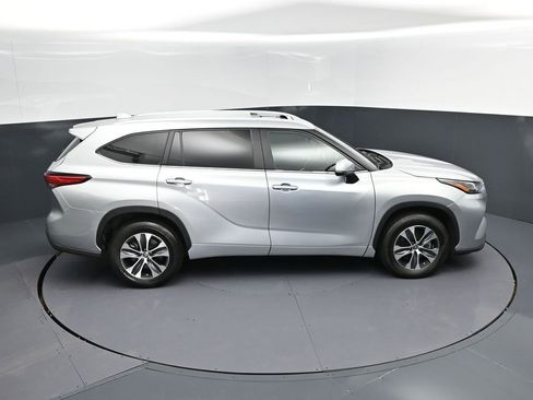 Used 2023 Toyota Highlander XLE image 38