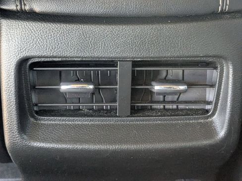 Used 2024 Ford Edge Titanium image 28