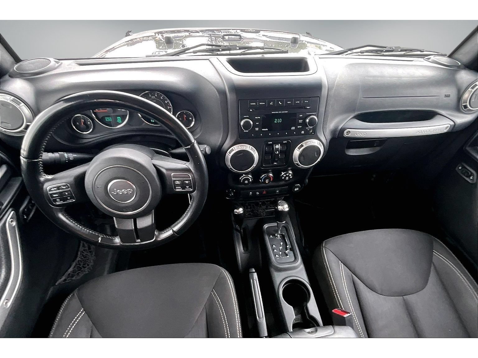 Used 2016 Jeep Wrangler Unlimited Sahara w/ Connectivity Group AWD/4WD image 7