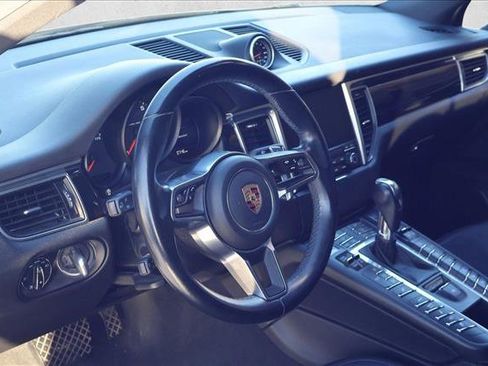 Used 2018 Porsche Macan Sport Edition image 4