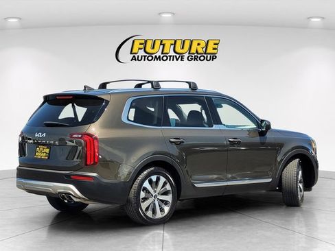 Used 2022 Kia Telluride EX w/ EX Premium Package FWD image 4