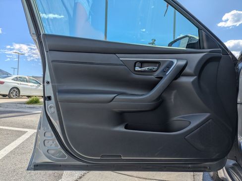Used 2017 Nissan Altima 2.5 SR w/ Midnight Edition Package FWD image 14