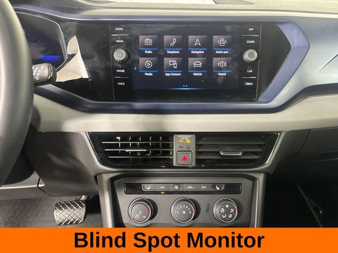 Used 2022 Volkswagen Taos SE w/ Panoramic Sunroof Package AWD/4WD image 17