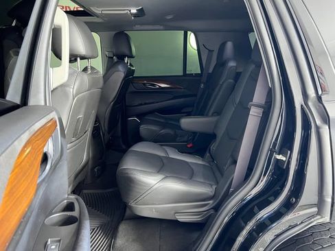 Used 2017 Cadillac Escalade Premium Luxury AWD/4WD image 23
