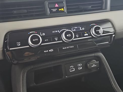 Used 2023 Honda Pilot LX image 22