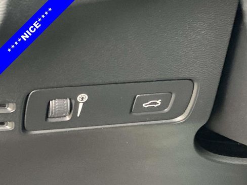 Used 2021 Volvo XC40 T4 R-Design w/ Advanced Package image 25