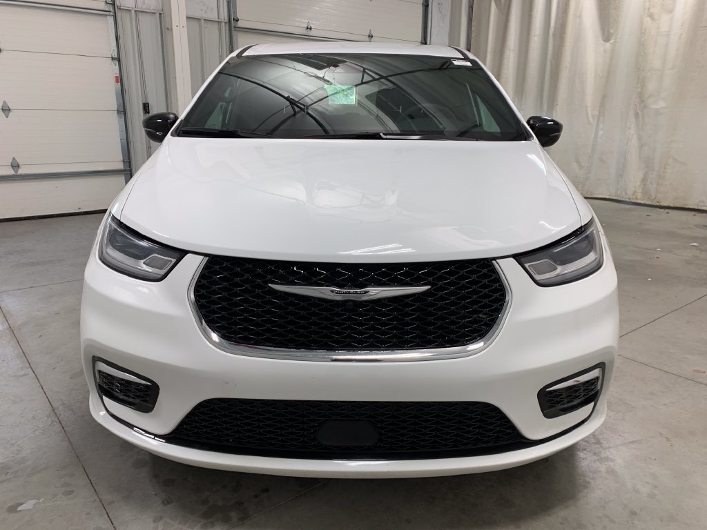 Used 2025 Chrysler Pacifica Select FWD image 14