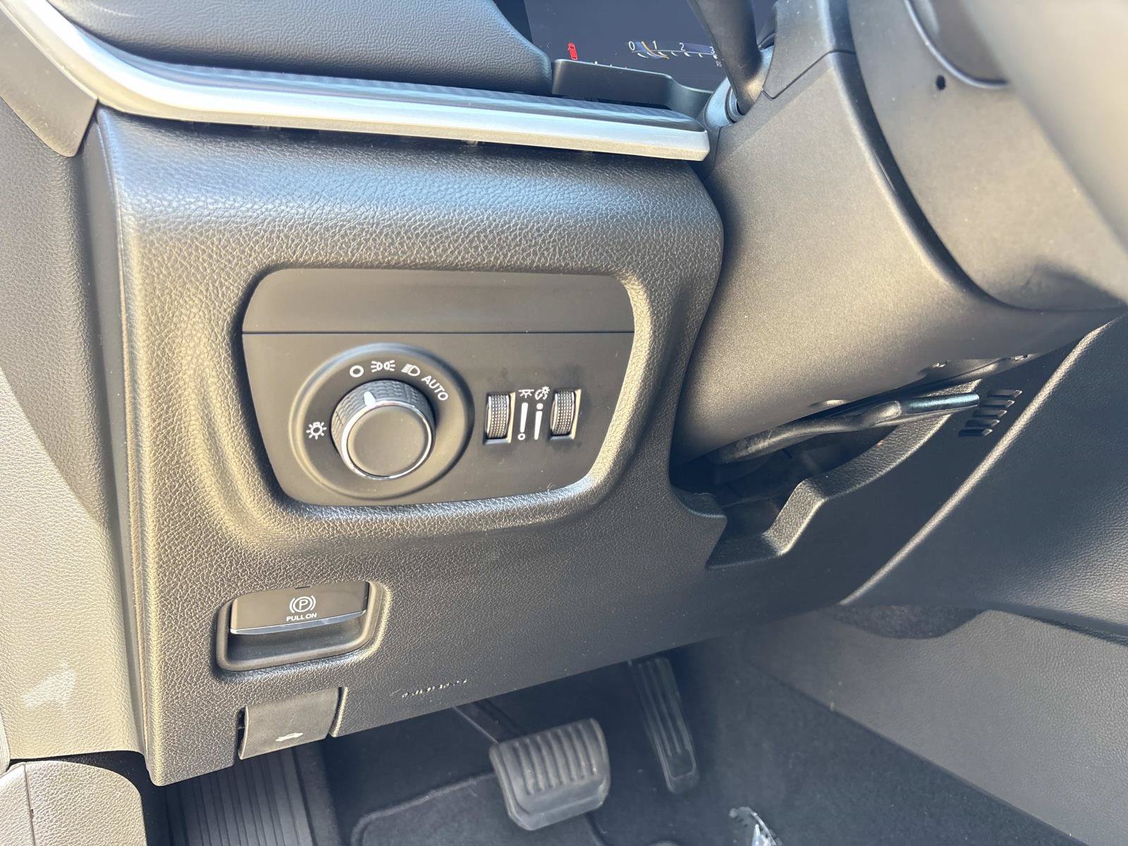 Certified 2024 Jeep Grand Cherokee L Laredo RWD image 33