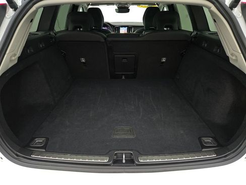 Used 2025 Volvo V60 B5 Cross Country Plus image 13