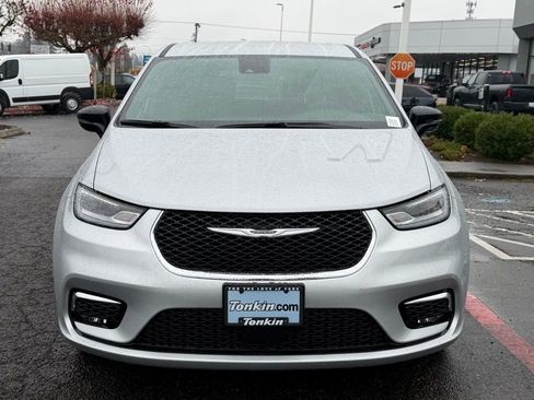 New 2026 Chrysler Pacifica Select FWD image 3