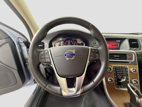 Used 2018 Volvo S60 T5 Inscription Platinum FWD image 12
