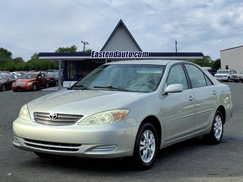 Used 2004 Toyota Camry LE image 1