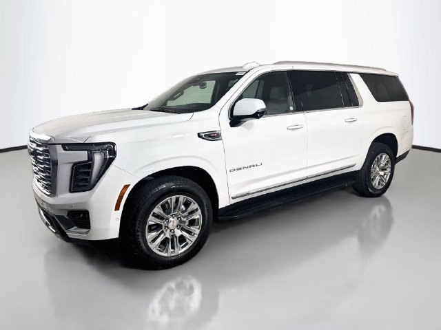 Used 2025 GMC Yukon XL Denali RWD image 4
