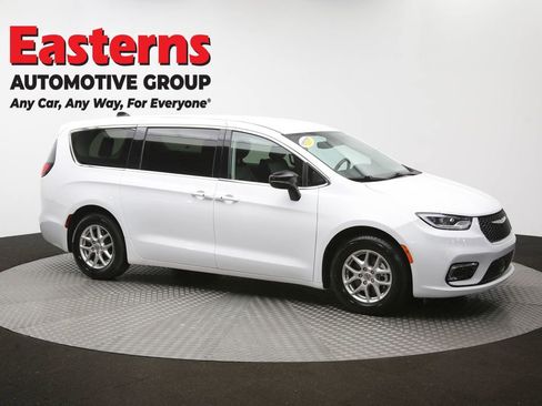 Used 2024 Chrysler Pacifica Touring-L FWD image 49