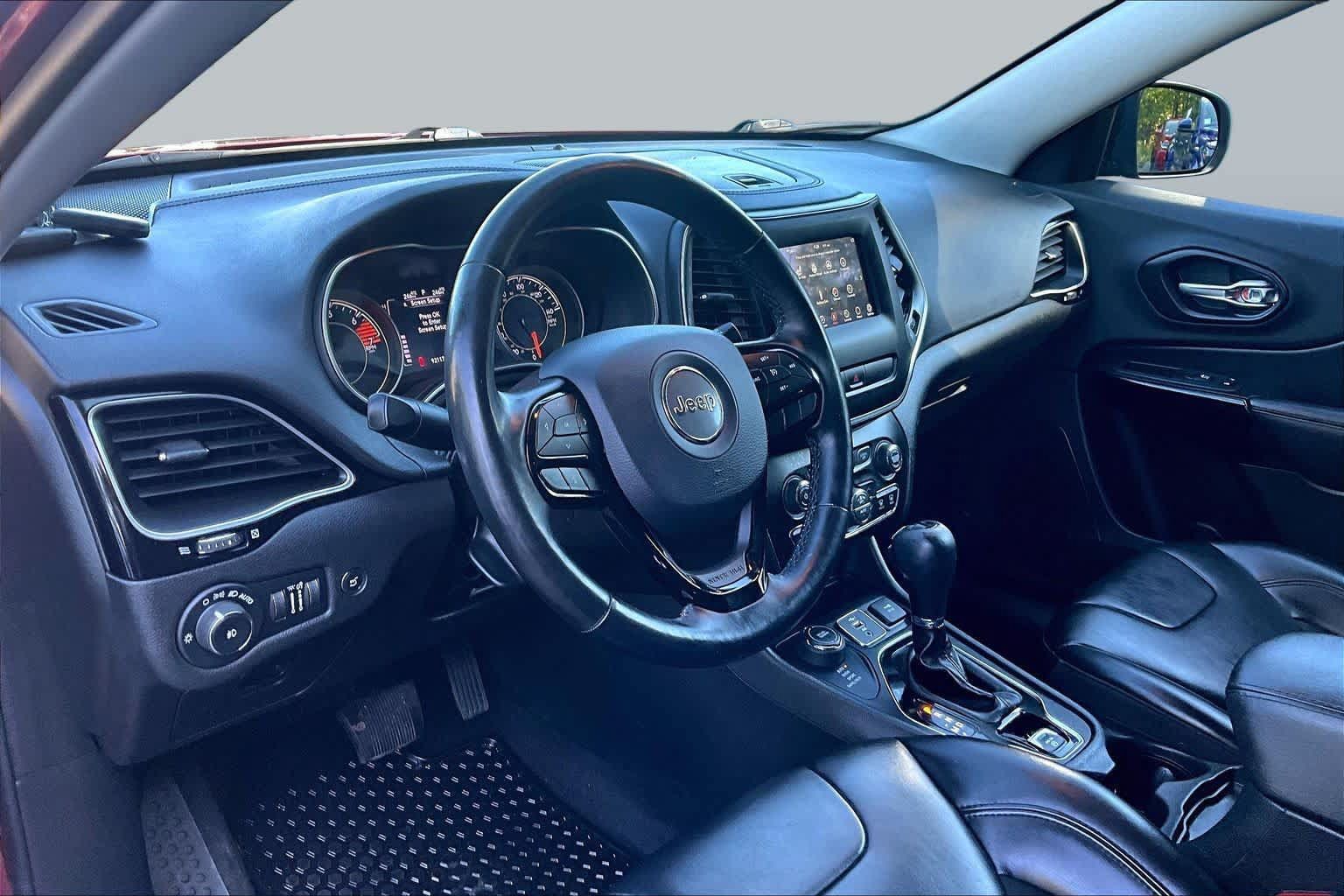Used 2020 Jeep Cherokee Latitude Plus AWD/4WD image 16