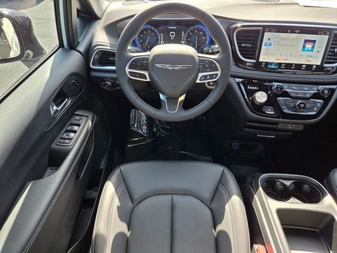 New 2026 Chrysler Pacifica Select FWD image 13