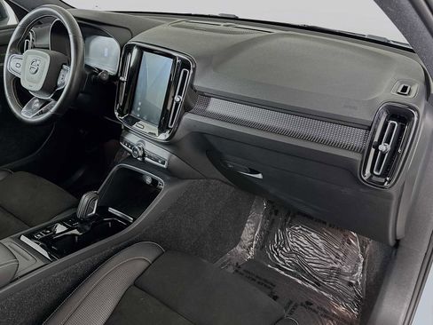 Used 2021 Volvo XC40 T5 R-Design image 28