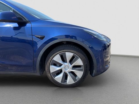 Used 2021 Tesla Model Y Long Range AWD/4WD image 23