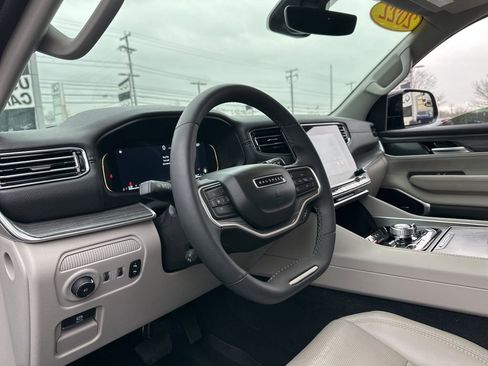 Used 2023 Jeep Wagoneer Series III w/ Preferred Equipment Group image 46