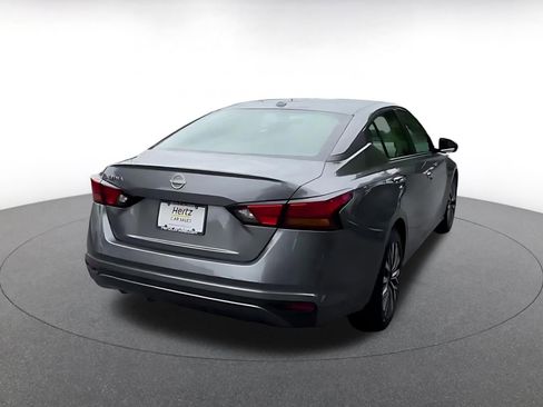 Used 2025 Nissan Altima 2.5 SV FWD image 12