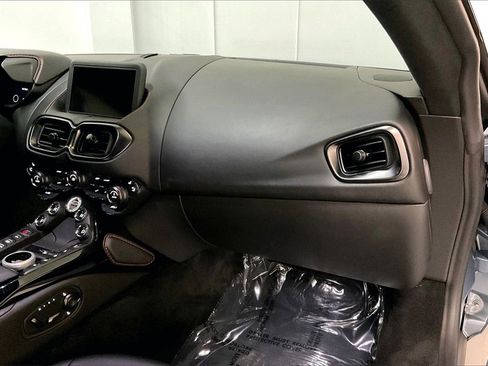 Used 2021 Aston Martin V8 Vantage Base image 13