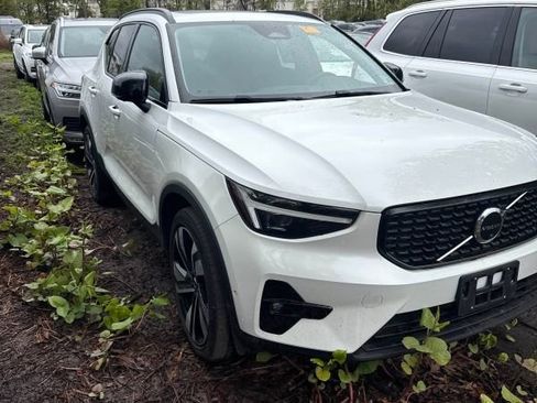 Used 2023 Volvo XC40 B5 Ultimate w/ Climate Package AWD/4WD image 1