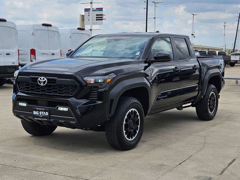 Used 2024 Toyota Tacoma TRD Off-Road AWD/4WD image 9