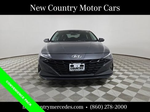 Used 2023 Hyundai Elantra SEL w/ Convenience Package FWD image 2