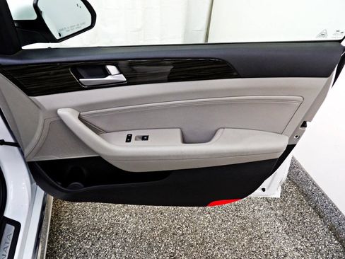 Used 2017 Hyundai Sonata Limited w/ Cargo Package FWD image 11