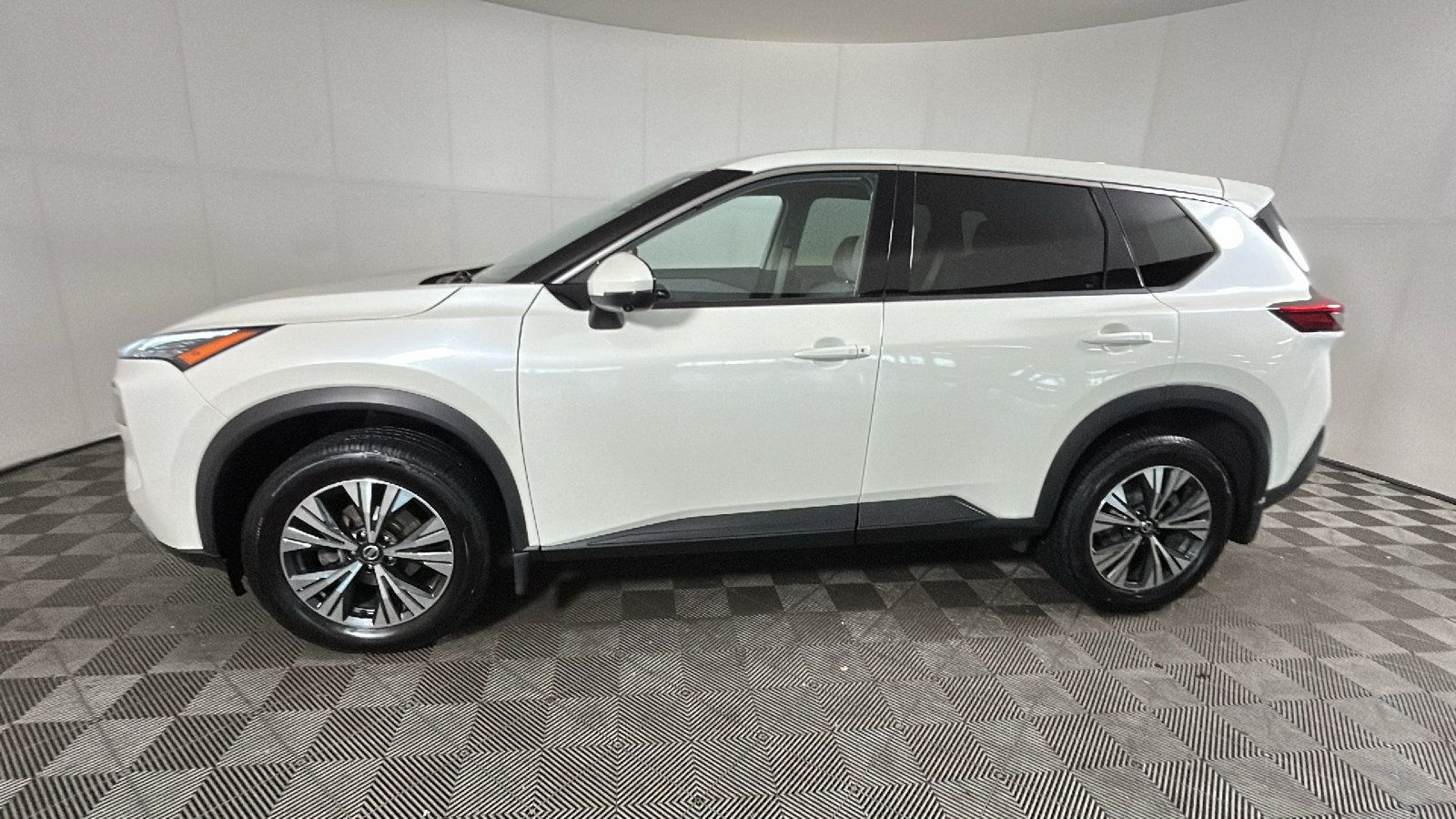Used 2021 Nissan Rogue SV AWD/4WD image 7