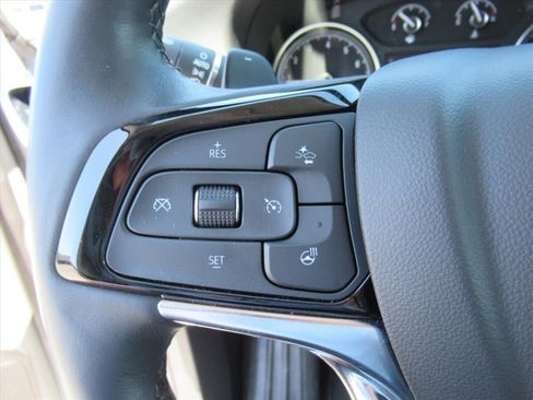Used 2022 Buick Enclave Essence FWD image 23