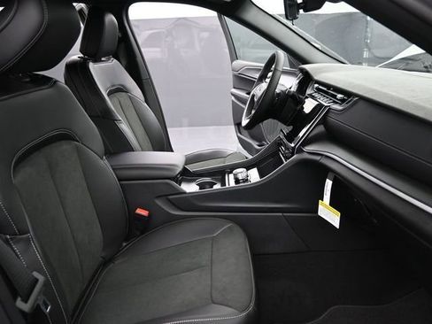 New 2025 Jeep Grand Cherokee Laredo image 23