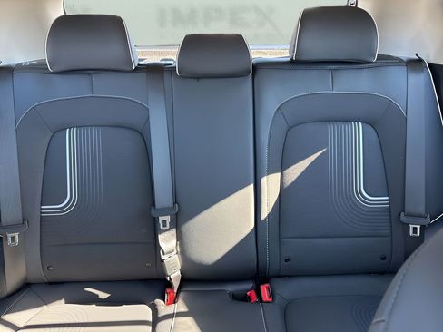 Used 2025 Hyundai Venue Limited image 10